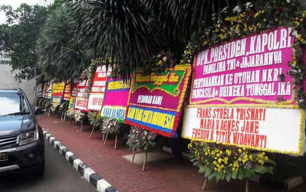 Netizen Beri Komentar Lucu Tentang Karangan Bunga